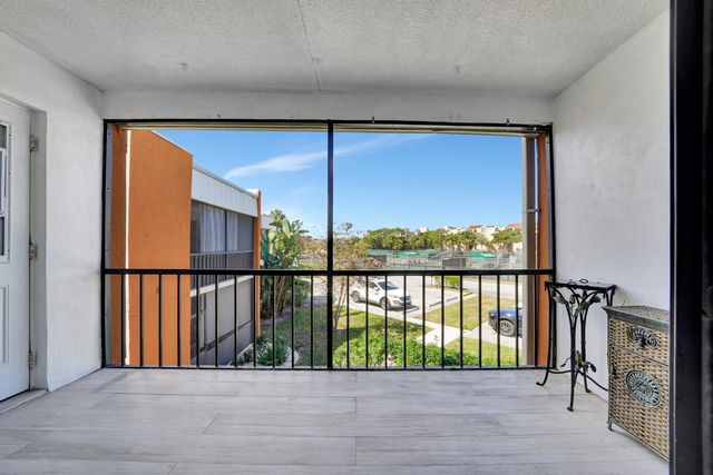 516 Osprey Drive 16c, Delray Beach, FL 33444