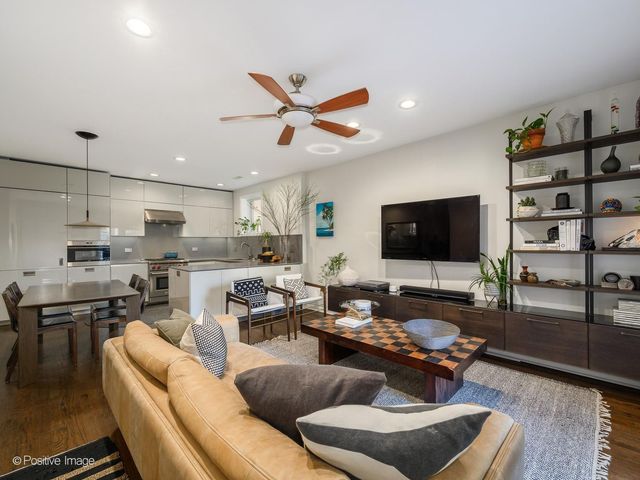 910 N WASHTENAW Avenue 1, Chicago, IL 60622