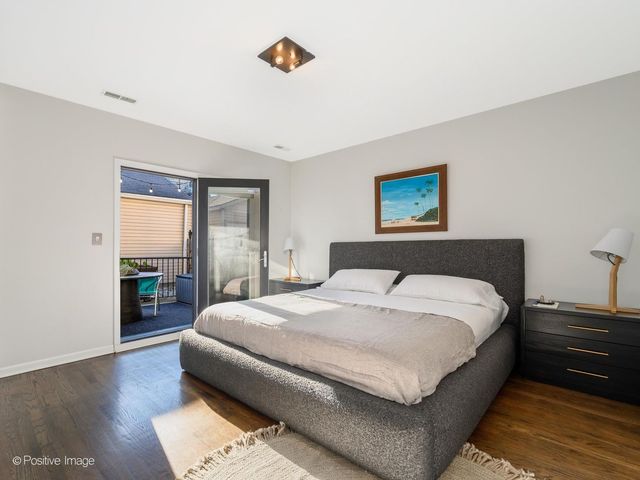 910 N WASHTENAW Avenue 1, Chicago, IL 60622