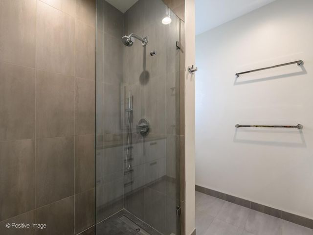 910 N WASHTENAW Avenue 1, Chicago, IL 60622