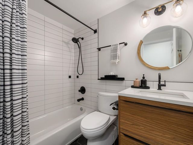 910 N WASHTENAW Avenue 1, Chicago, IL 60622