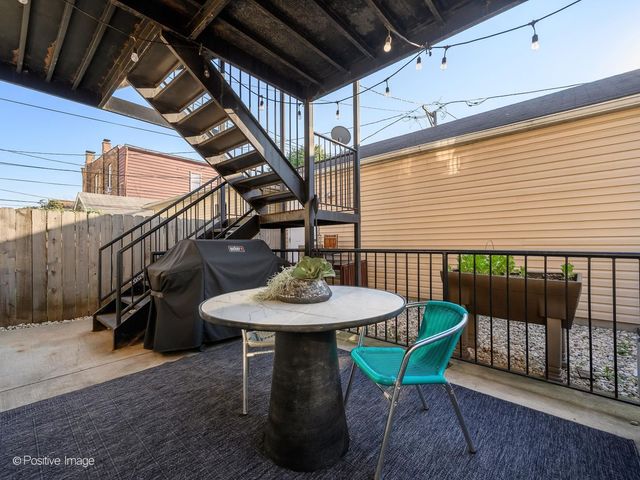 910 N WASHTENAW Avenue 1, Chicago, IL 60622