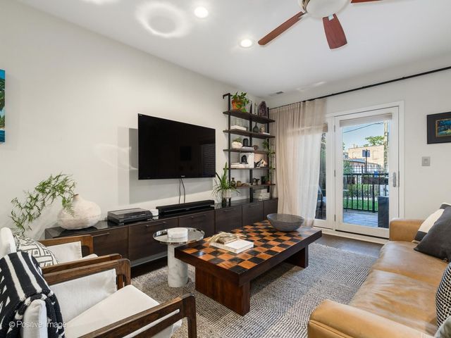 910 N WASHTENAW Avenue 1, Chicago, IL 60622
