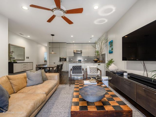 910 N WASHTENAW Avenue 1, Chicago, IL 60622