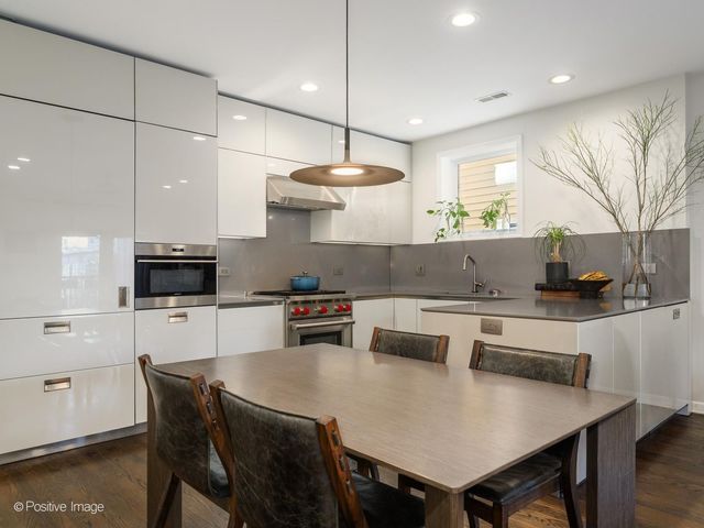 910 N WASHTENAW Avenue 1, Chicago, IL 60622