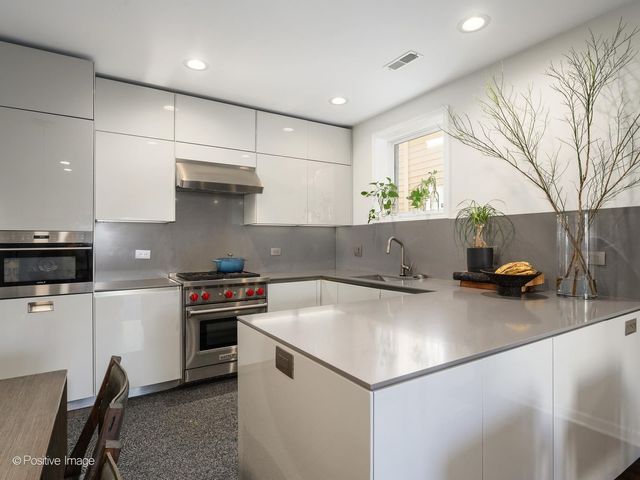 910 N WASHTENAW Avenue 1, Chicago, IL 60622
