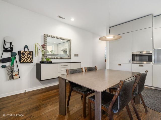 910 N WASHTENAW Avenue 1, Chicago, IL 60622
