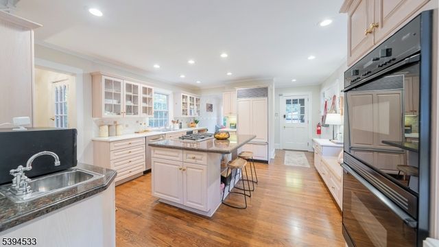 16 West Rd, Millburn Twp., NJ 07078