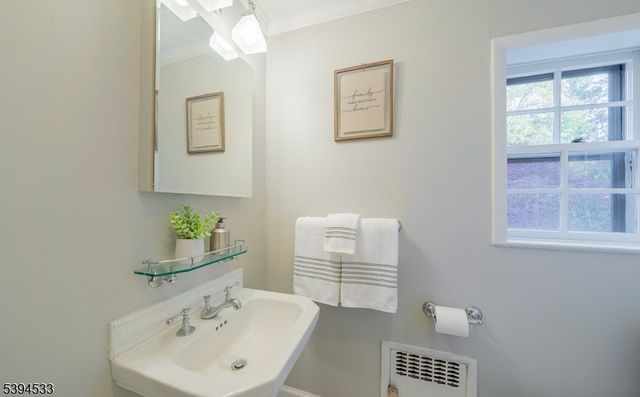 16 West Rd, Millburn Twp., NJ 07078