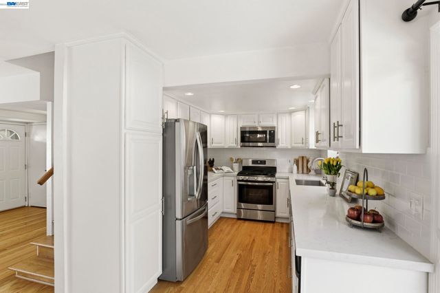 320 Appian Way, Union City, CA 94587