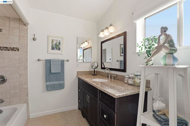 320 Appian Way, Union City, CA 94587