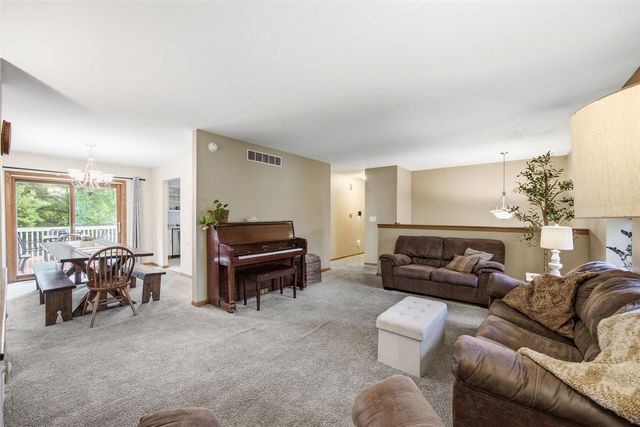 84 Amhurst St, Iowa City, IA 52245