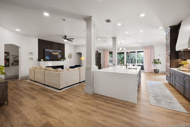 8609 Cavalry Dr, Fair Oaks Ranch, TX 78015