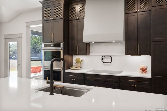 8609 Cavalry Dr, Fair Oaks Ranch, TX 78015