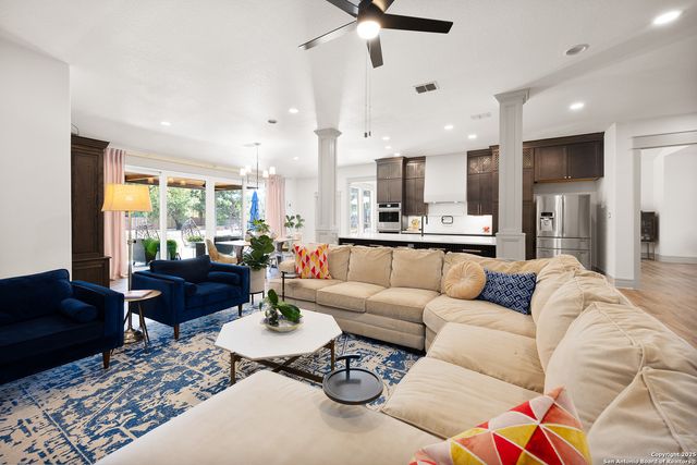 8609 Cavalry Dr, Fair Oaks Ranch, TX 78015