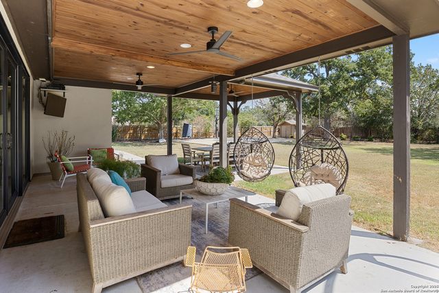 8609 Cavalry Dr, Fair Oaks Ranch, TX 78015