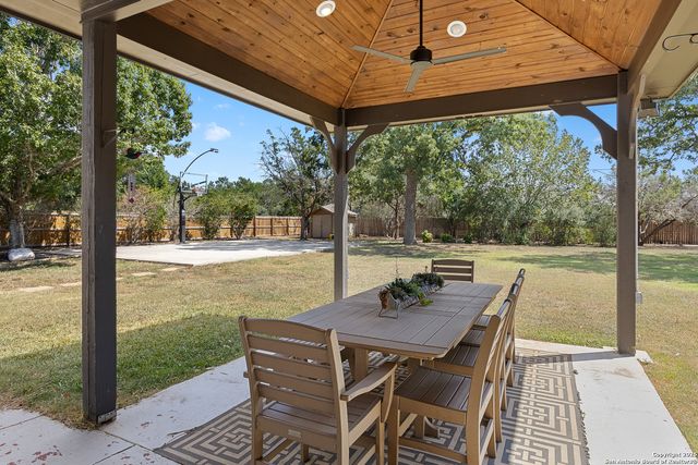8609 Cavalry Dr, Fair Oaks Ranch, TX 78015