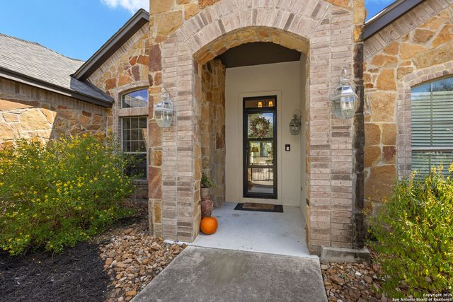 8609 Cavalry Dr, Fair Oaks Ranch, TX 78015