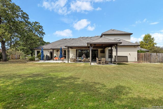 8609 Cavalry Dr, Fair Oaks Ranch, TX 78015