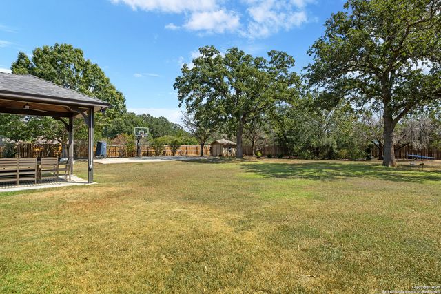 8609 Cavalry Dr, Fair Oaks Ranch, TX 78015