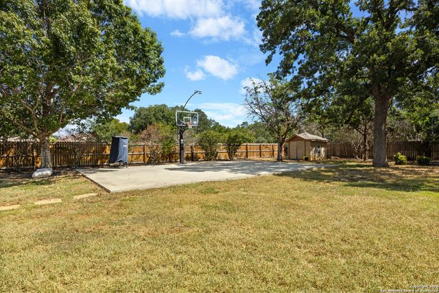 8609 Cavalry Dr, Fair Oaks Ranch, TX 78015