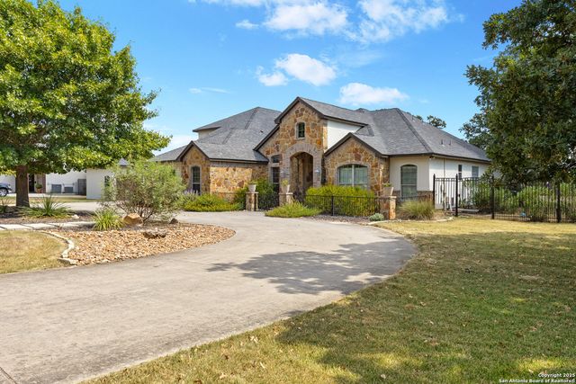 8609 Cavalry Dr, Fair Oaks Ranch, TX 78015