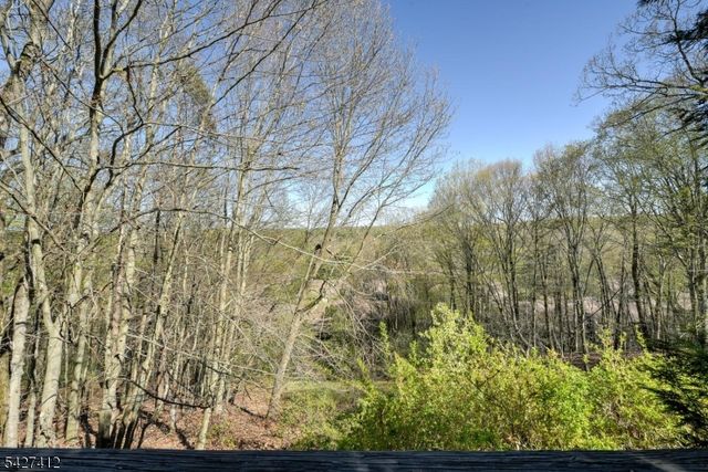 50 Beacon Hill Rd H, West Milford Twp., NJ 07480