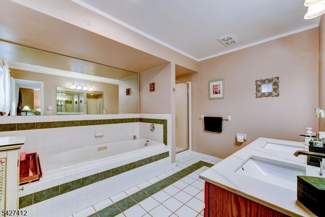 50 Beacon Hill Rd H, West Milford Twp., NJ 07480