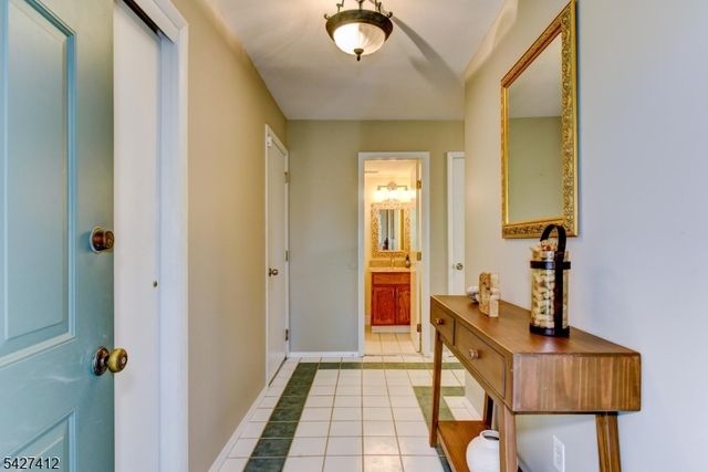 50 Beacon Hill Rd H, West Milford Twp., NJ 07480