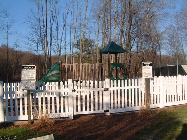 50 Beacon Hill Rd H, West Milford Twp., NJ 07480