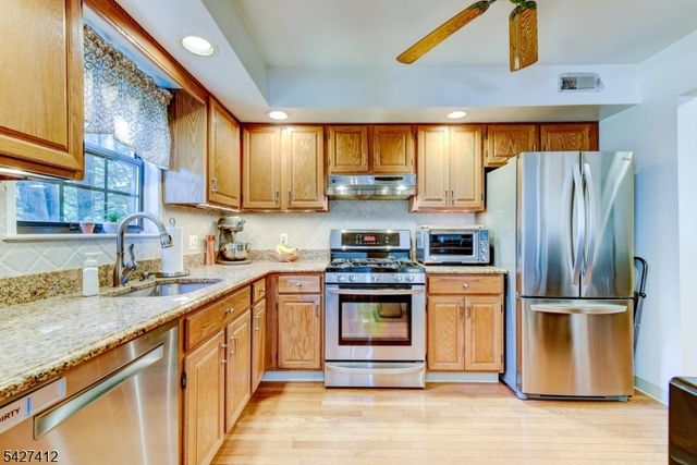 50 Beacon Hill Rd H, West Milford Twp., NJ 07480