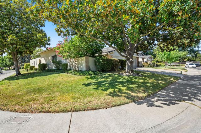 14 Miranda Ct, Sacramento, CA 95822