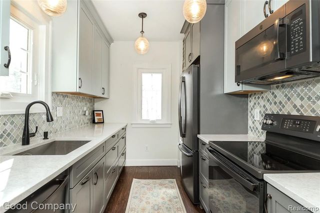 717 W 12 Mile Road, Royal Oak, MI 48073