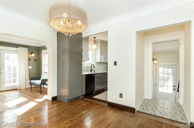 717 W 12 Mile Road, Royal Oak, MI 48073