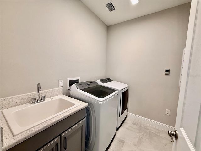 2046 WALLINGFORD LOOP, Mount Dora, FL 32757