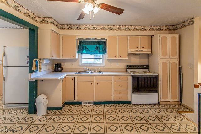 3120 Orchard Avenue SE, Warren, OH 44484