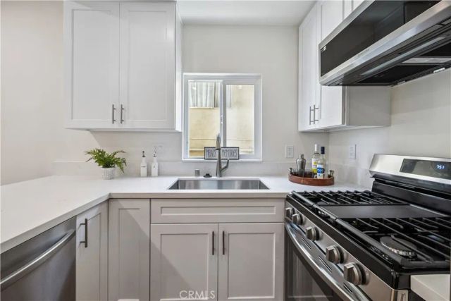 11722 Avon Way 103, Los Angeles, CA 90066