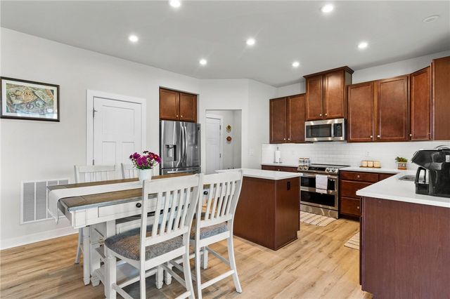 1714 Jasper Drive, Farmington, NY 14425