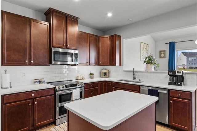 1714 Jasper Drive, Farmington, NY 14425