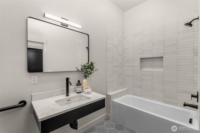 1108 B 34th Avenue, Seattle, WA 98122