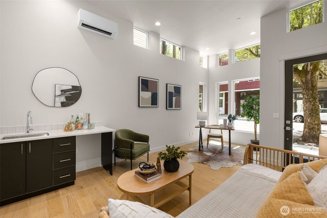 1108 B 34th Avenue, Seattle, WA 98122