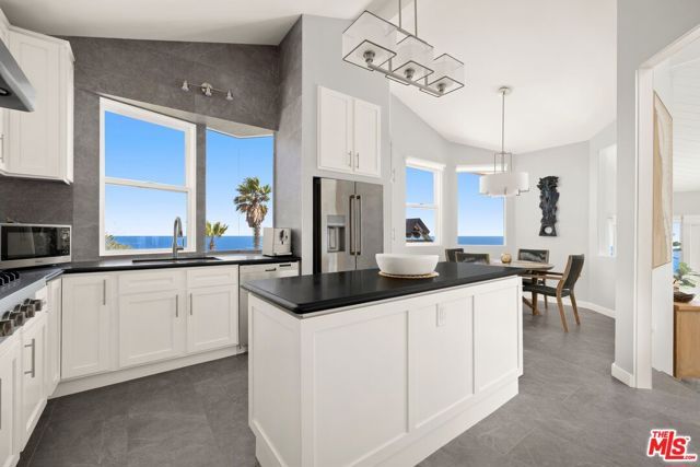 15 N Vista De Catalina, Laguna Beach, CA 92651