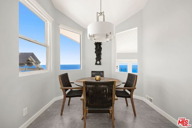 15 N Vista De Catalina, Laguna Beach, CA 92651