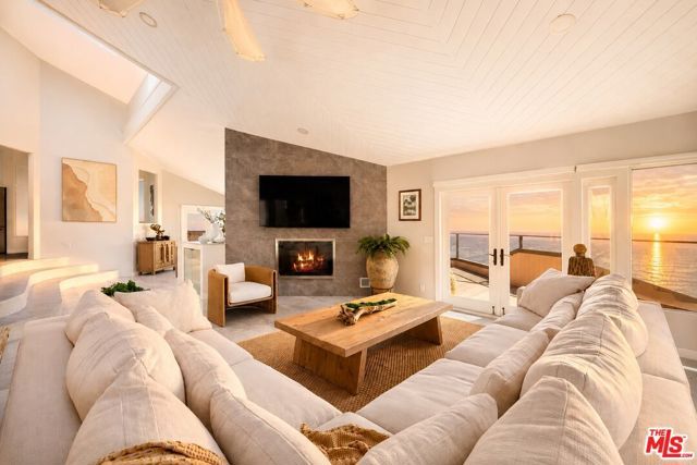 15 N Vista De Catalina, Laguna Beach, CA 92651