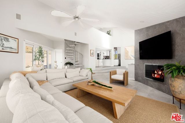15 N Vista De Catalina, Laguna Beach, CA 92651