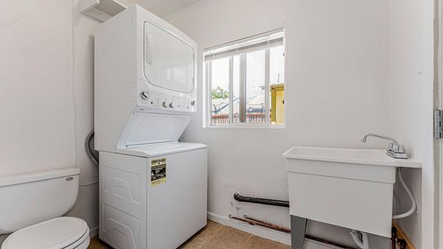 528 La Prenda Dr, Oakland, CA 94603