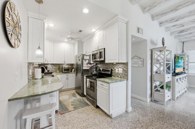 7 Belair Drive, Boynton Beach, FL 33435
