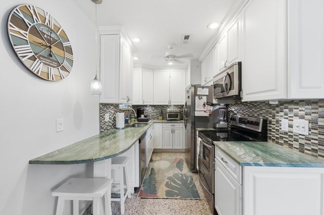 7 Belair Drive, Boynton Beach, FL 33435