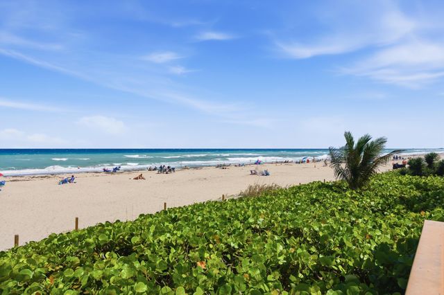 7 Belair Drive, Boynton Beach, FL 33435