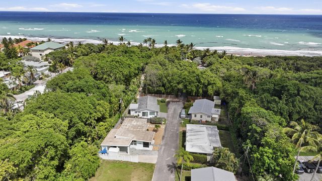 7 Belair Drive, Boynton Beach, FL 33435